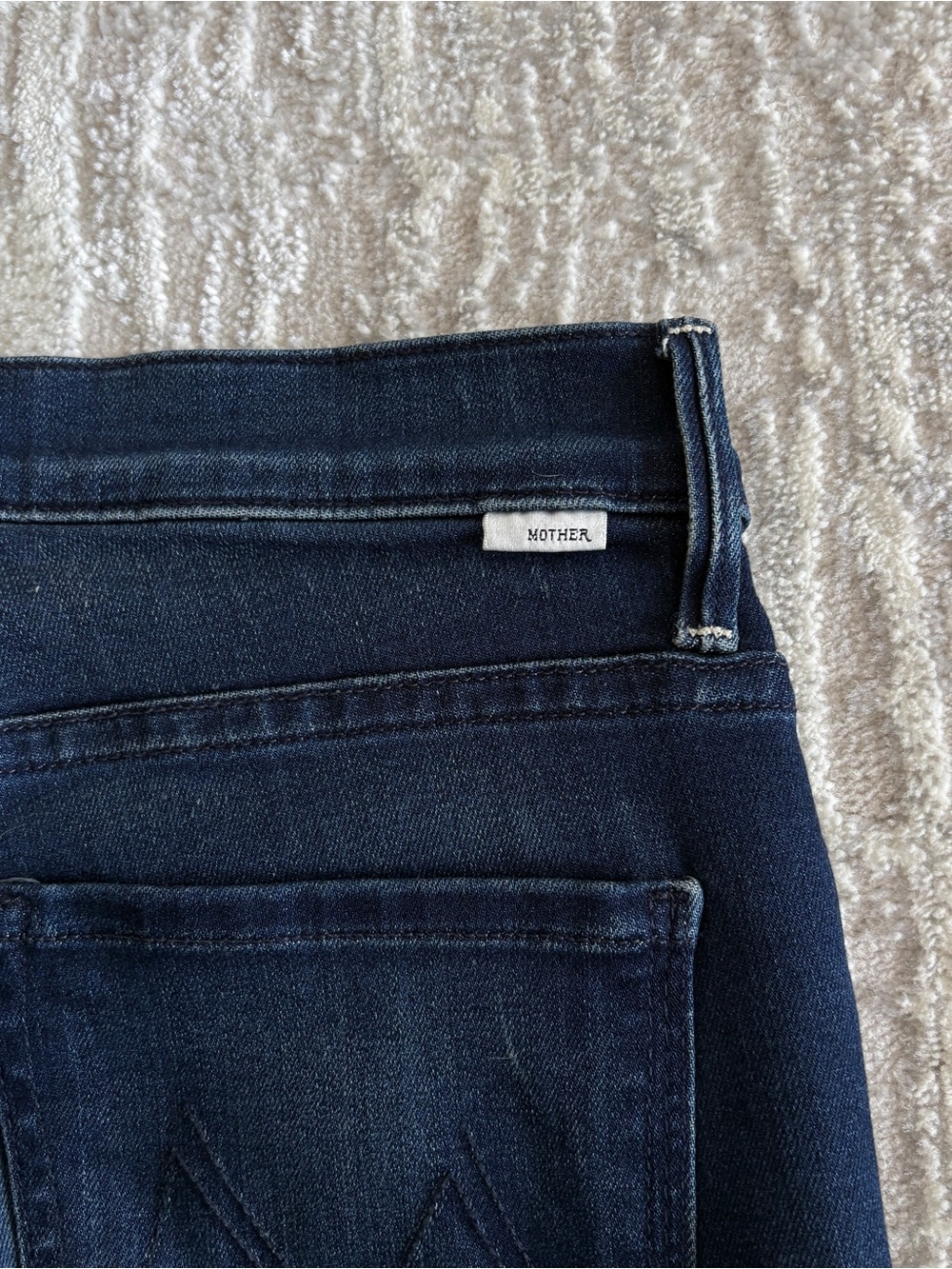 MOTHER The Weekender Fray Jeans Size 28 Tongue in Chic Wash - Picture 6 of 13